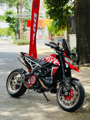 HYPERMOTARD 950