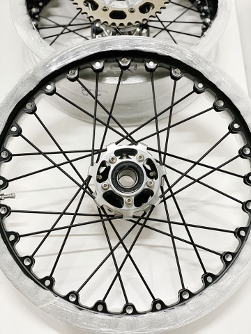 Mâm KINEO Triumph Street Scrambler Đen Bạc