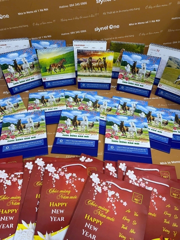 Lịch Bàn + Túi Đựng XKLD Hoài An _ Thiết Kế Tận Tâm từ Skynet One