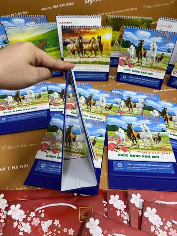 Lịch Bàn + Túi Đựng XKLD Hoài An _ Thiết Kế Tận Tâm từ Skynet One