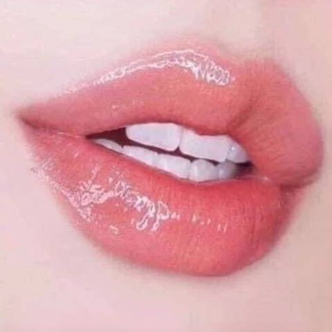 Sử dụng Tế bào gốc dành cho môi sau phun môi hoặc bị tổn thương