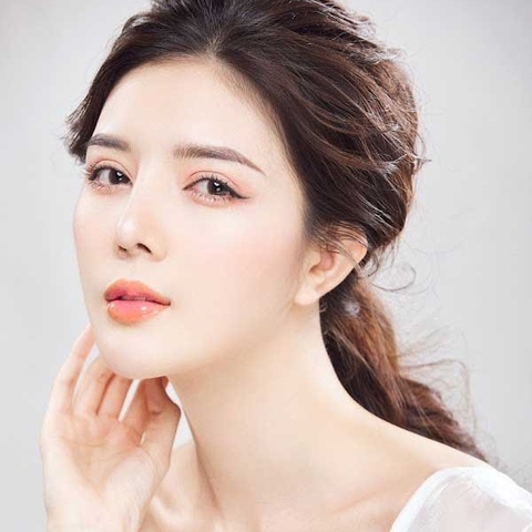 Cấy môi sinh học có giống phun xăm môi?