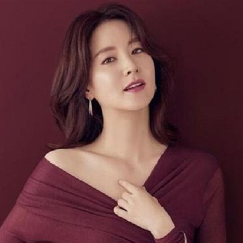 TOP 6 màu son cho người trung niên đẹp và sang trọng