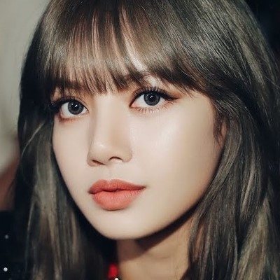 Học Lisa Blackpink make up cho đôi môi cánh hoa xinh đẹp