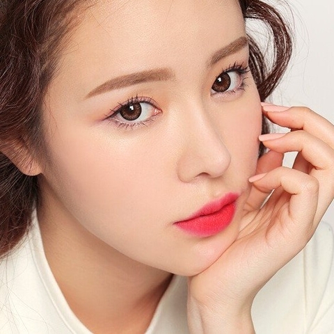 Điều gì tạo nên sức hút của công nghệ phun xăm môi Hàn Quốc?