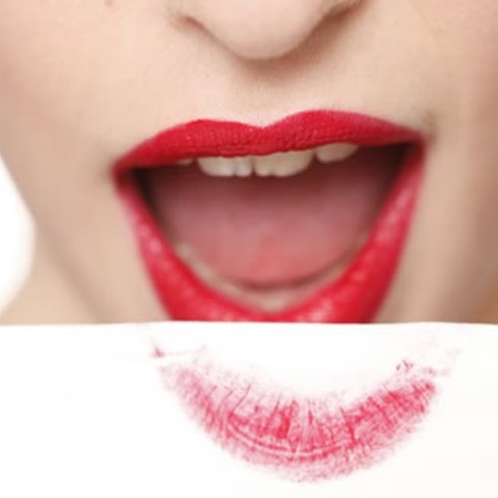 MUỐN MÔI ĐẸP, PHẢI BIẾT TẨY TRANG MÔI