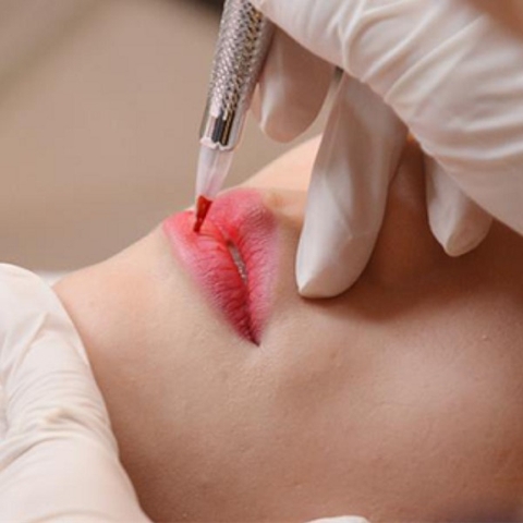 Có nên xăm môi hay không?