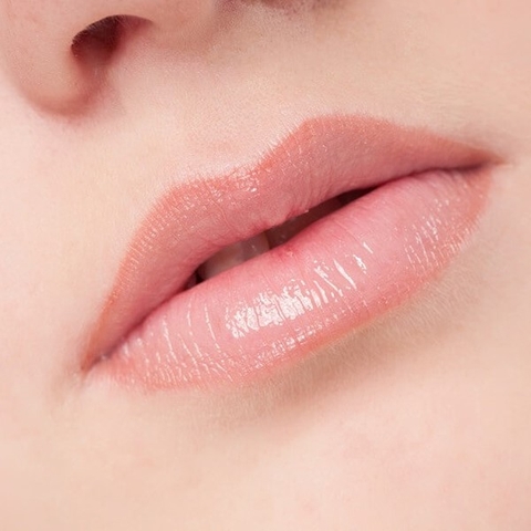 Khắc phục khuyết điểm đôi môi với xăm viền môi