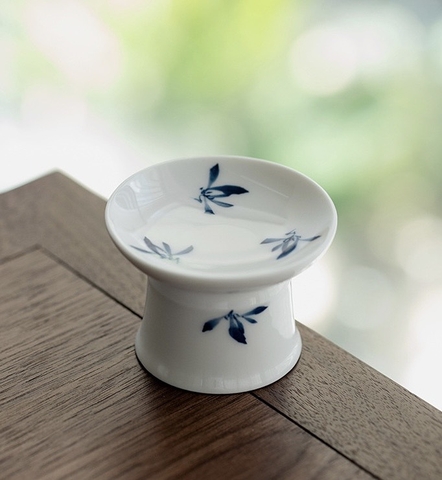 Chân nến hoa lan vẽ tay