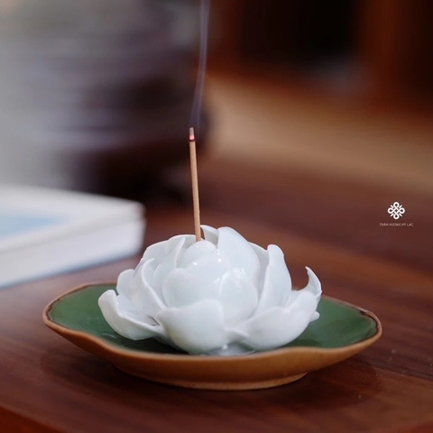 Lư gốm mẫu đơn trắng lá xanh