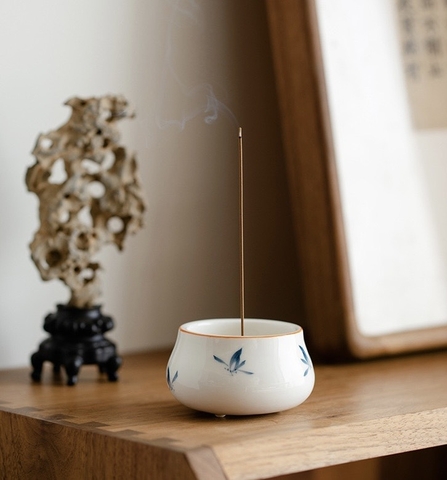 Lư hương hoa lan vẽ tay