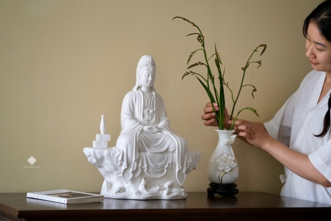 Tượng Quan Âm Bồ tát sứ trắng 44.5cm