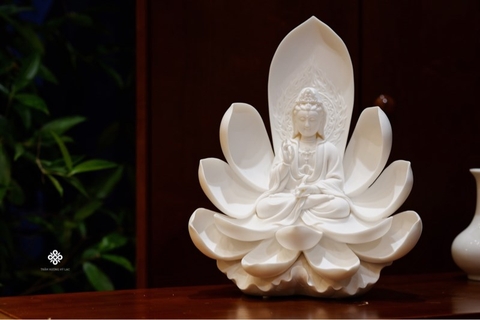 Tượng gốm Quan Âm ngự liên
