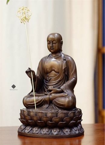 Tượng đồng Địa Tạng Bồ tát nâu đậm