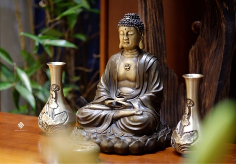 Tượng đồng Đức Phật Thích Ca cầm bình bát