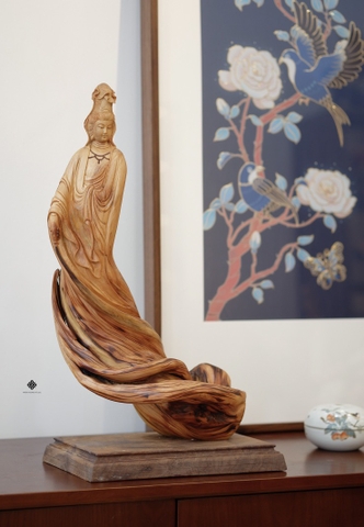 Tượng Quan Âm dòng suối cam lồ lũa nhai bách