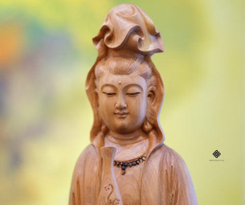 Tượng Quan Âm dòng suối cam lồ lũa nhai bách