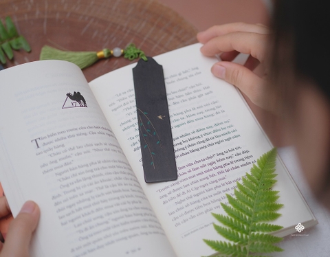 Đánh dấu trang sách én xuân