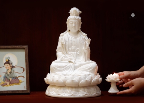 Tượng Bồ tát Quan Âm Liên hoa sứ trắng 41cm