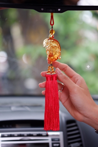 Khánh treo ô tô mẫu đơn lưu ly vàng