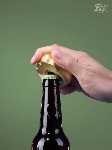 Dụng cụ khui bia mèo vàng