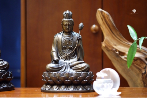 Tượng đồng Đại Thế Chí Bồ tát nâu đậm