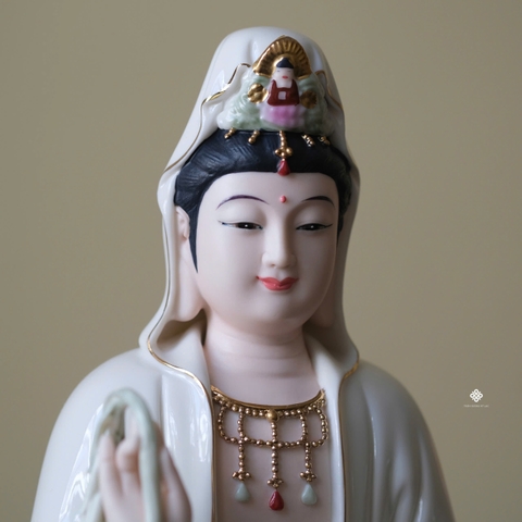 Tượng gốm Quan Âm Bồ tát vẽ màu