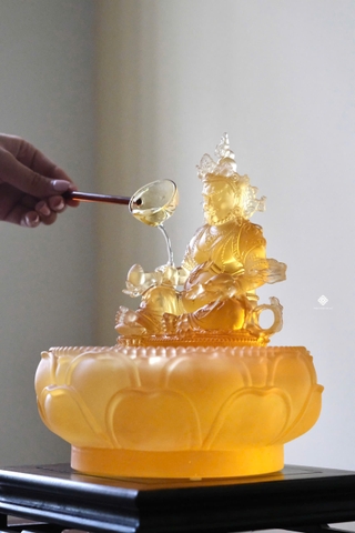 Bộ tắm Đức Phật Tài Bảo Dzambala lưu ly vàng 24cm