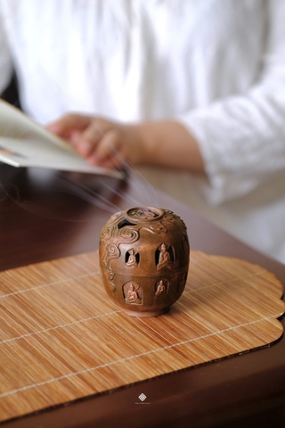 Lư đồng lối vào thiền môn nhỏ - nâu