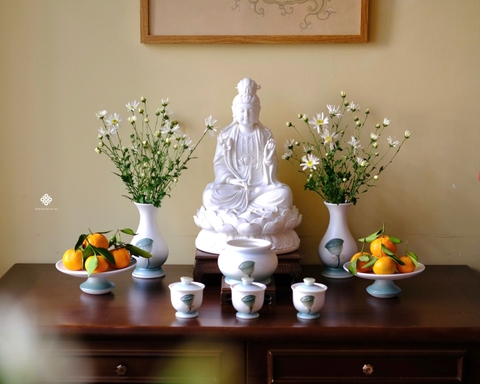 Ban thờ gốm liên tâm