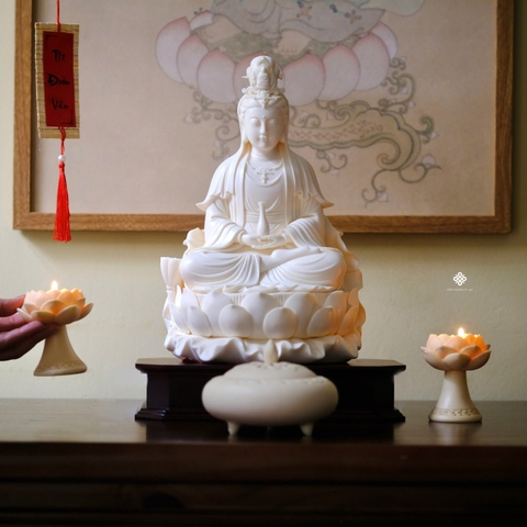 Tượng Quan Âm Bồ Tát sứ vàng 29.7cm