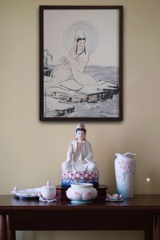 Ban thờ hoa sen sứ màu