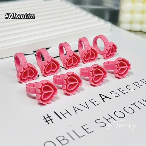 Nhẫn đựng keo trái tim