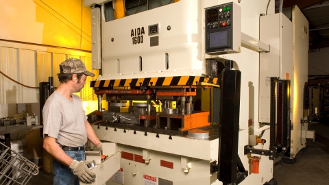 Nguyên tắc an toàn lao động khi sử dụng máy dập thủy lực