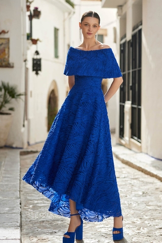 Đầm ren dự tiệc cho tuổi trung niên