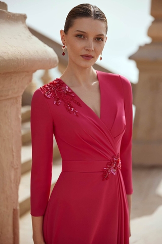 Đầm dạ hội trung niên cổ V kết cườm hiện đại