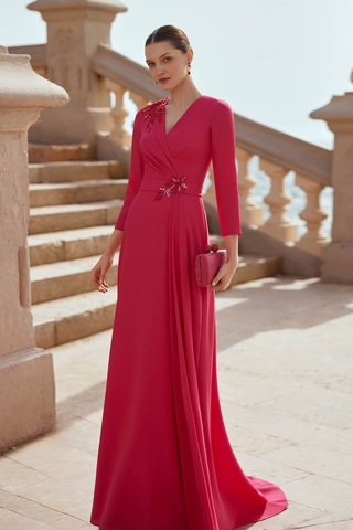 Đầm dạ hội trung niên cổ V kết cườm hiện đại