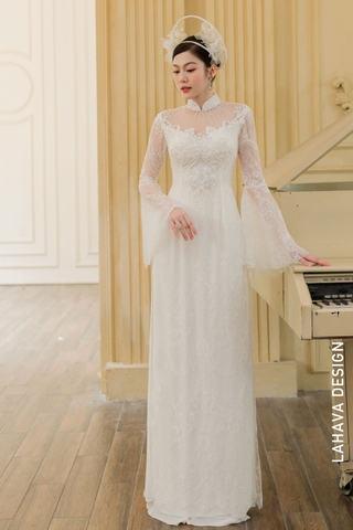 Áo Dài Cưới Ren Hoa Cổ Điển Với Thiết Kế Tay Loe Quý Phái