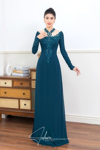 Áo dài trung niên kết ren tạo hoạ tiết ấn tượng