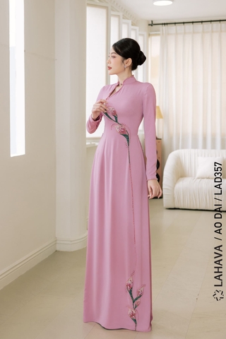 Mẫu áo dài kết hoạ tiết hoa Rum ấn tượng