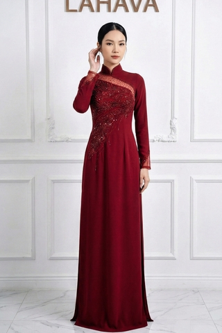 Áo dài đỏ đô cắt khoét đính kết tinh tế