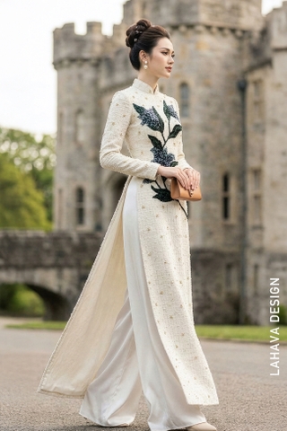 Áo Dài Cách Tân Chất Liệu Tweed Với Họa Tiết Đính Kết Thủ Công