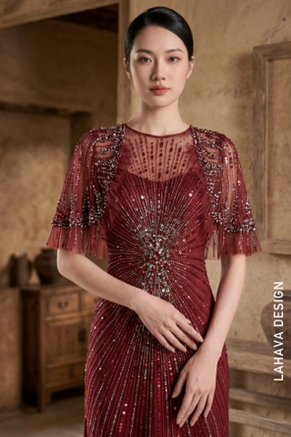 Sắc Đỏ Quyền Quý – Tuyệt Tác Áo Dài Dạ Hội Đính Kết Thủ Công