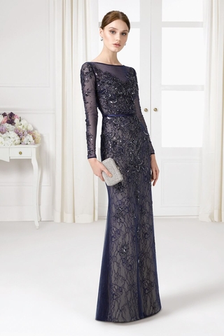 Váy ren cổ thuyền tay dài đuôi cá sang trọng