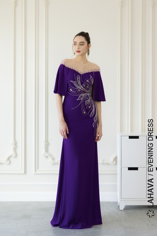 Đầm dạ hội đuôi cá sang trọng với tay choàng ấn tượng