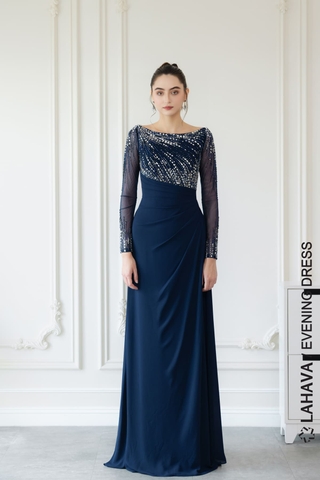 Mẫu đầm trung niên sang trọng cổ thuyền hiện đại