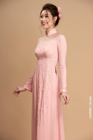 Áo dài hồng đính kết cách điệu