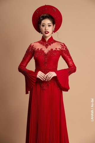 Áo dài cưới cặp đỏ nổi bật