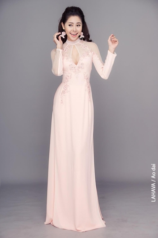 Áo dài cách tân phối ren duyên dáng