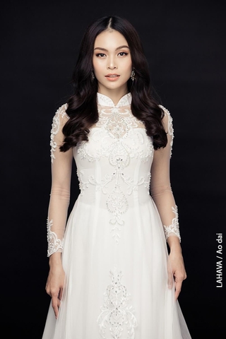 Áo dài cưới cách tân tà xoè lộng lẫy